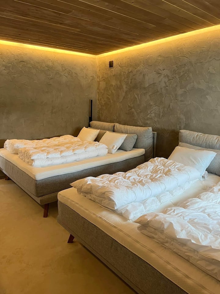 ejemplo de habitación con cama doble