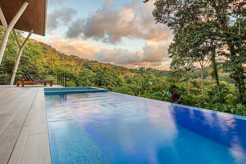 Tropical 4 Bedroom Luxury Home with Pool & Hot Tub