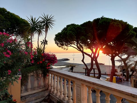 Miramare two-room apartment with sea terrace and parking space