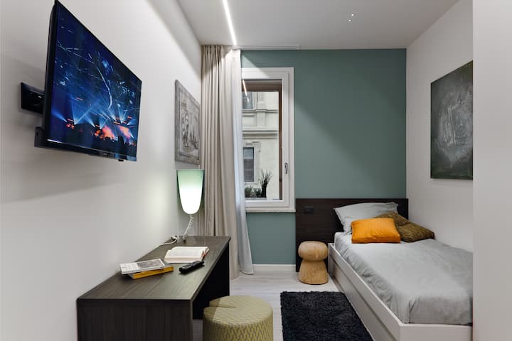 غرفة نوم بسريرين فرديين 