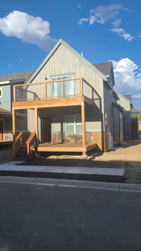 Top performing Airbnb: Mountain Home Railyard Leadville- built 2021! in Leadville