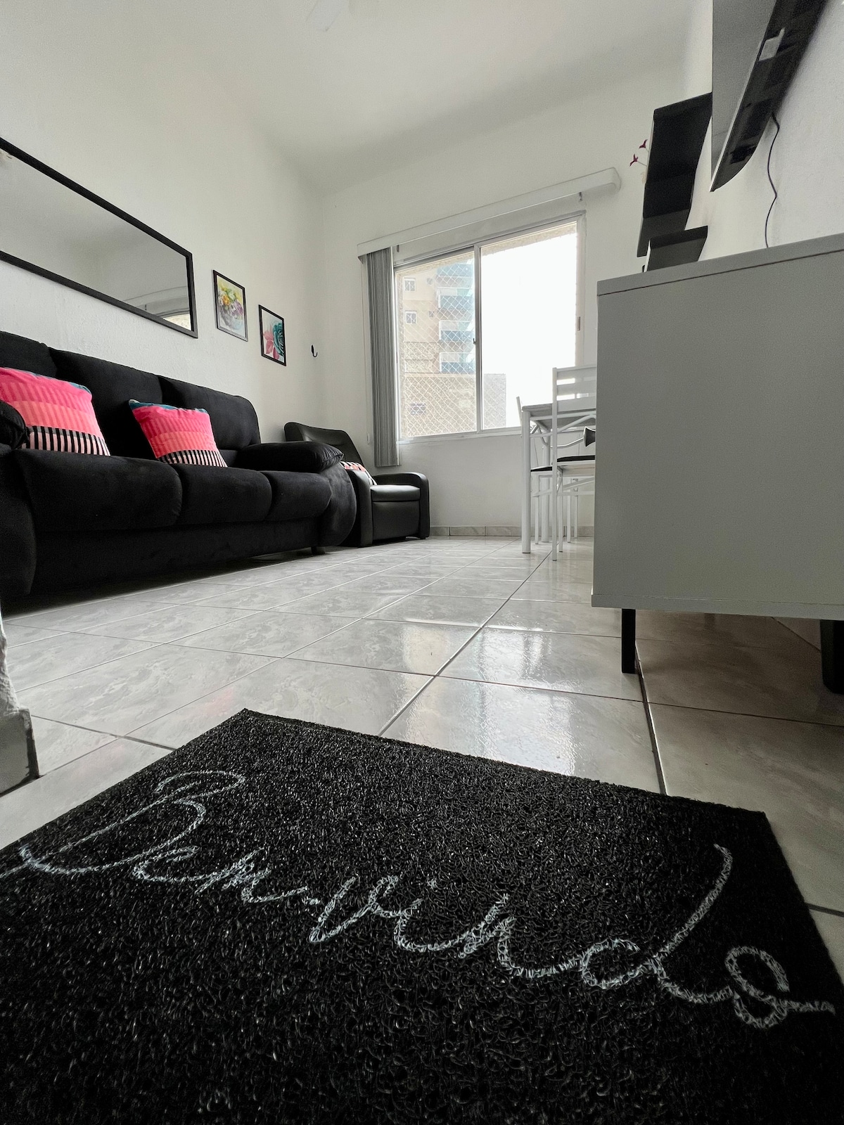 Imóvel de sucesso: The beach is your backyard! em Santos