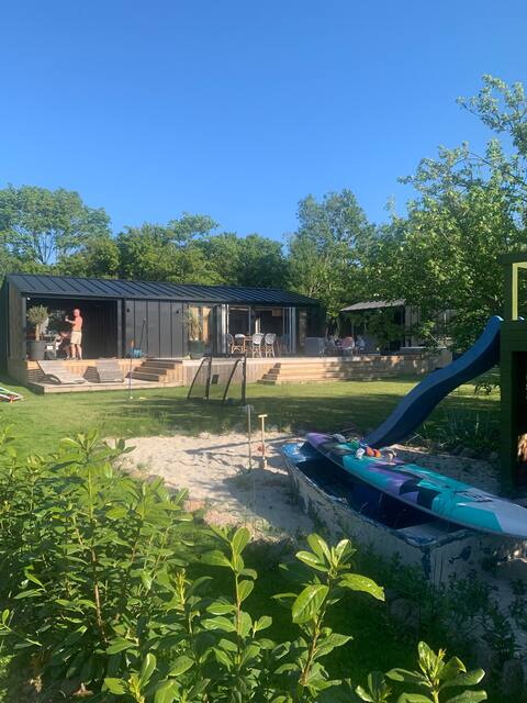 Stylish and modern new cottage with Wilderness bath