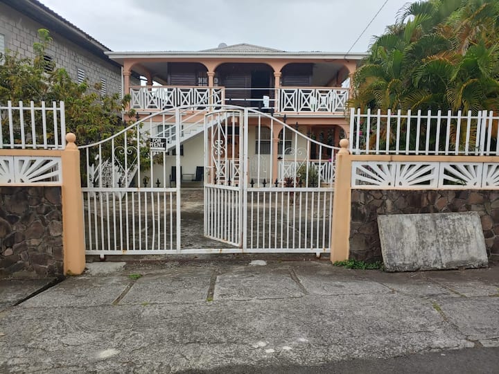 Lovely 2 Bedroom Flat - Goodwill, Roseau - Roseau