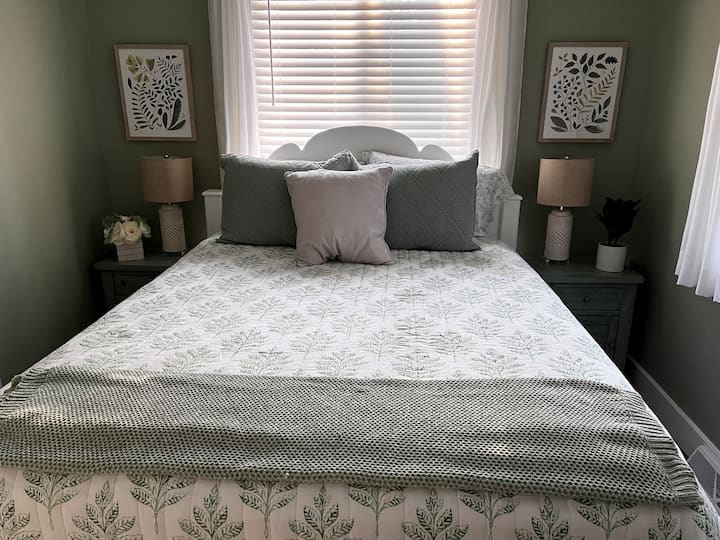 Bedroom #1 has a comfy queen bed. The two bedside stands have built in USB plugs for charging your electronics.