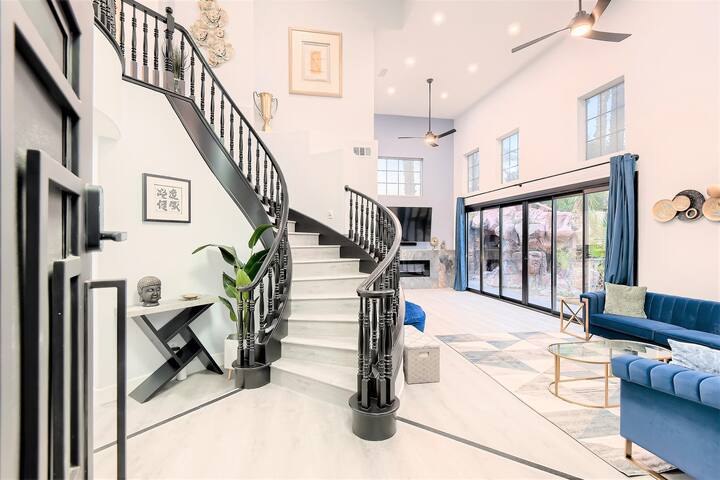 OMG! Wild Oasis! Amazing Pool! Modern Villa! gallery image 3