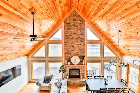 Relaxing Lake House Getaway w/ Hot Tub & Game Room