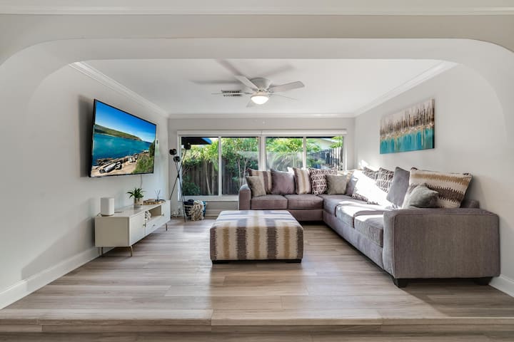 Luxe Oasis + Heated Pool/8 min to Beaches