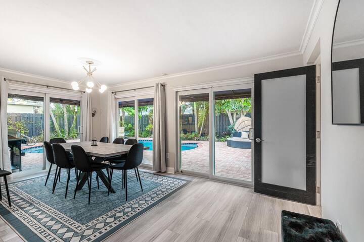 Luxe Oasis + Heated Pool/8 min to Beaches gallery image 5