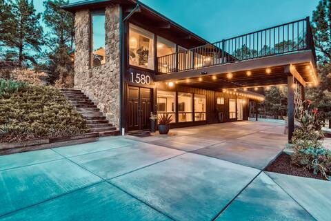 Casamigos-Vintage Modern Home in the Trees w/Views