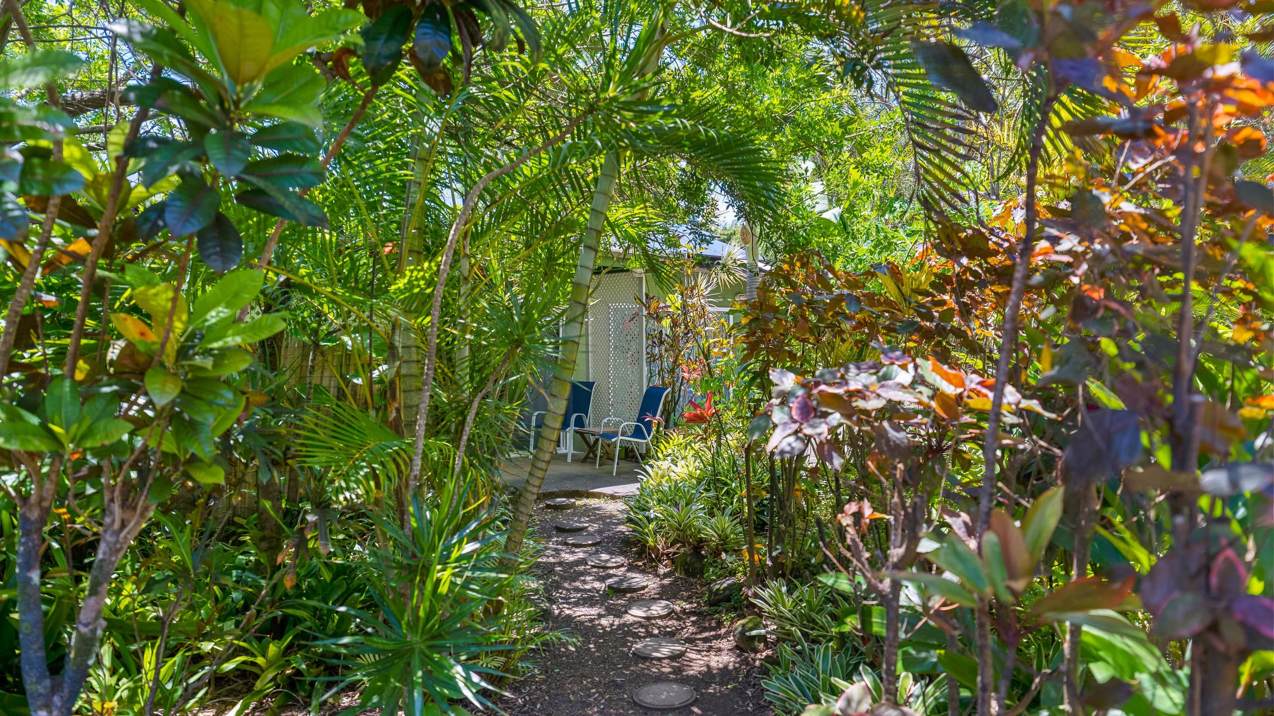 Haleakala Cottage - private hot tub, pool access - Photo 10