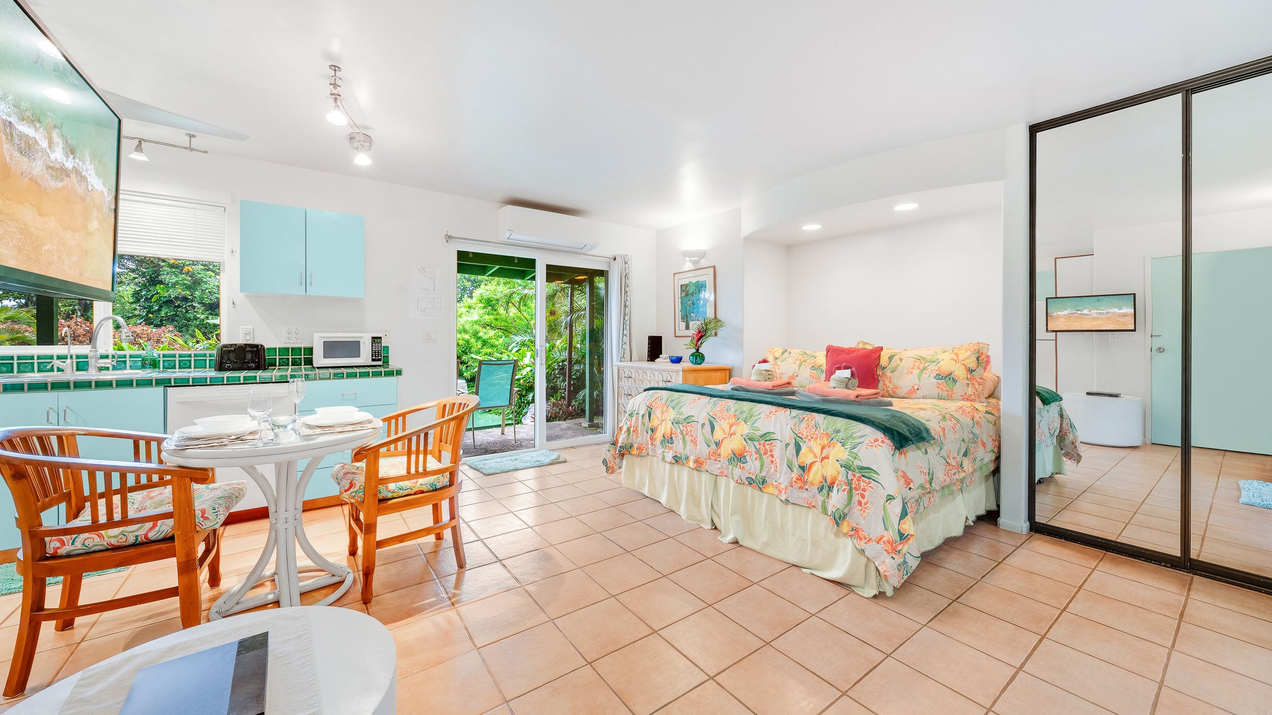 Haleakala Cottage - private hot tub, pool access - Photo 19