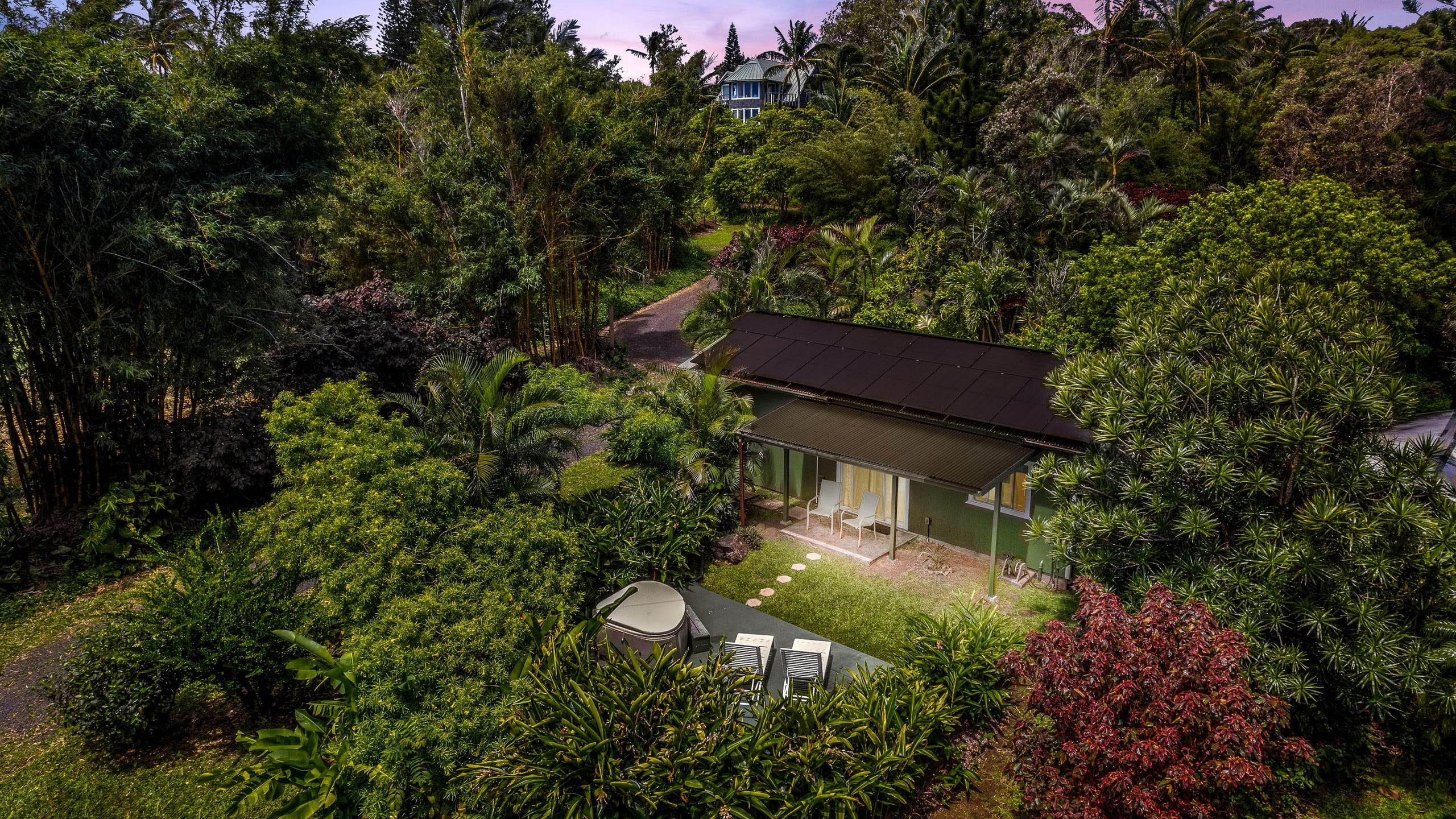 Haleakala Cottage - private hot tub, pool access - Photo 35