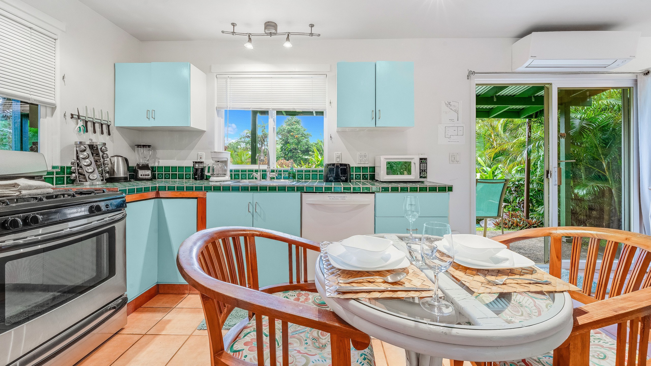 Haleakala Cottage - private hot tub, pool access - Photo 18