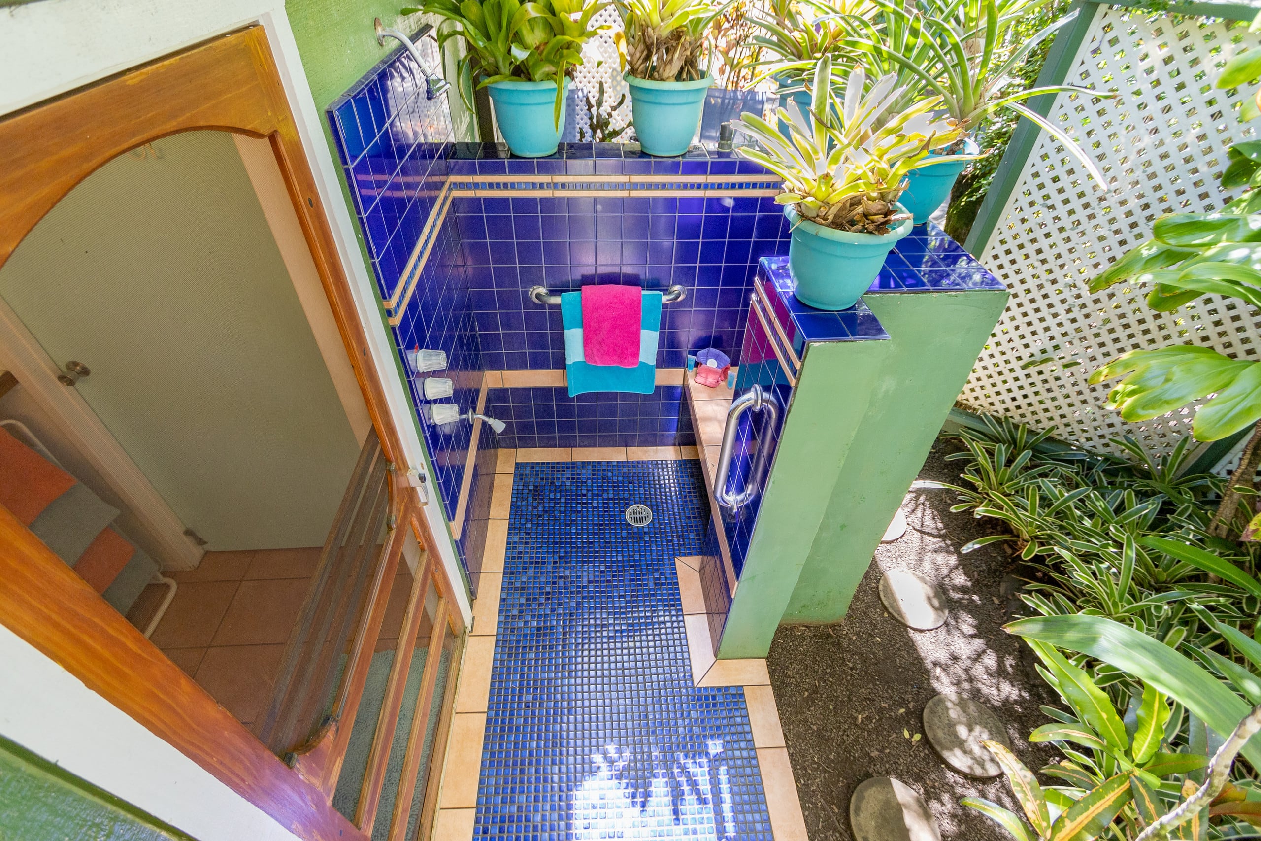 Haleakala Cottage - private hot tub, pool access - Photo 11