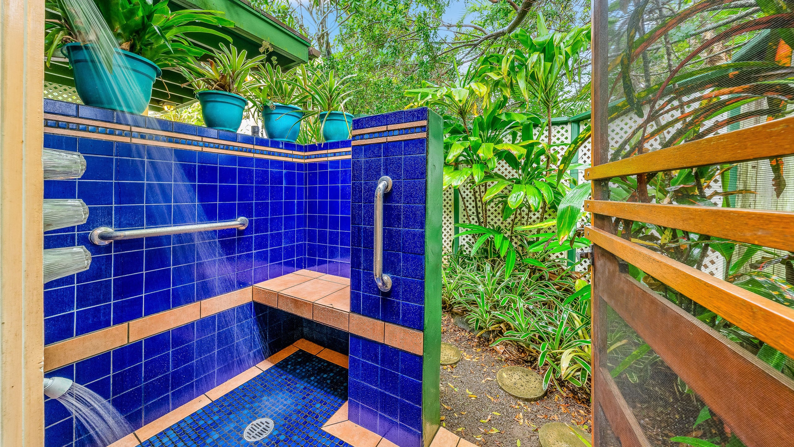 Haleakala Cottage - private hot tub, pool access - Photo 15
