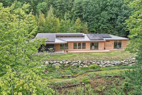 Modern Luxury in a Spectacular Natural Setting