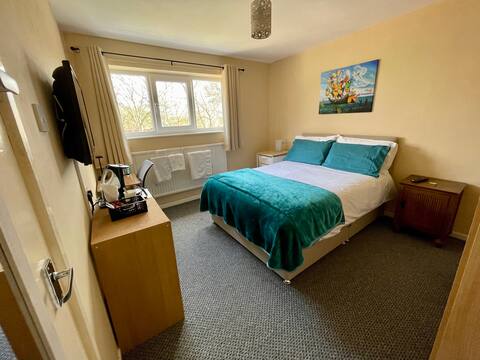 Birchwood Homestay. double room near business park