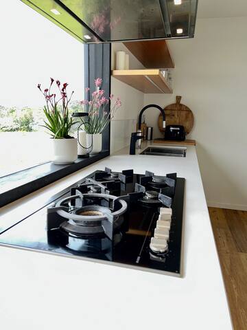 Beautiful family friendly home by the beach gallery image 5