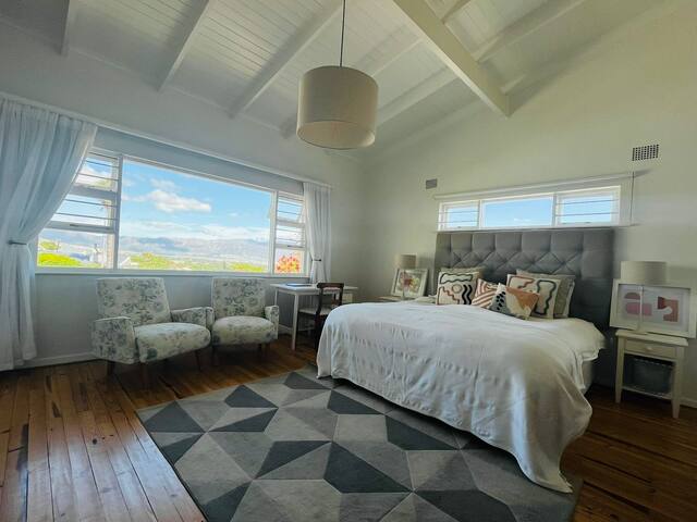 The Lookout, Large 4-Bedroom home with pool gallery image 3