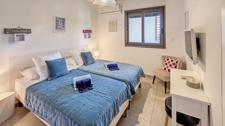 Klimatizirana  soba od 11,50m2 s 2 kreveta 90/ 190 cm  i ormarom od 160 cm