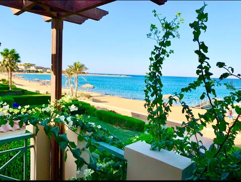Amazing Beachfront home/chalet Ain Sokhna LaVista