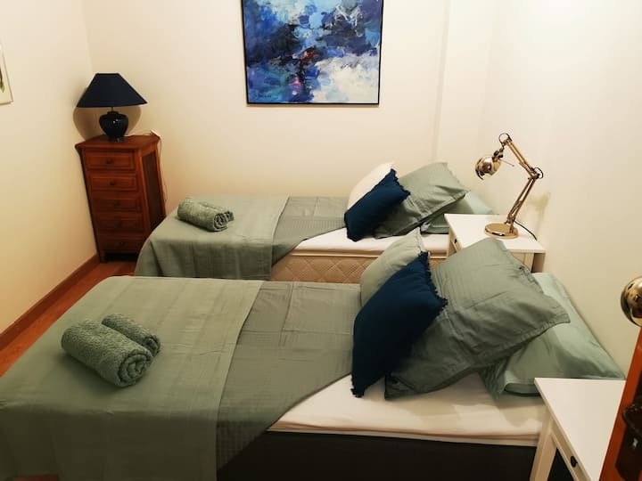 Spavaća soba s dva odvojena kreveta