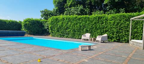 8 person apartment - heated pool! HoekvanWinssen