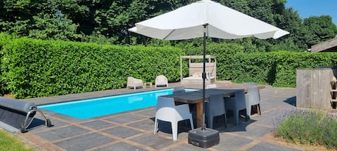 8 person apartment - heated pool! HoekvanWinssen
