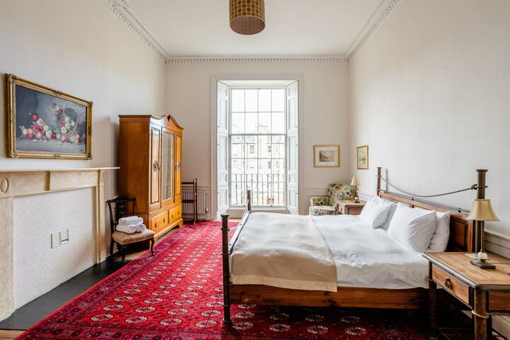 Spacious Georgian New Town flat c/w parking gallery image 5