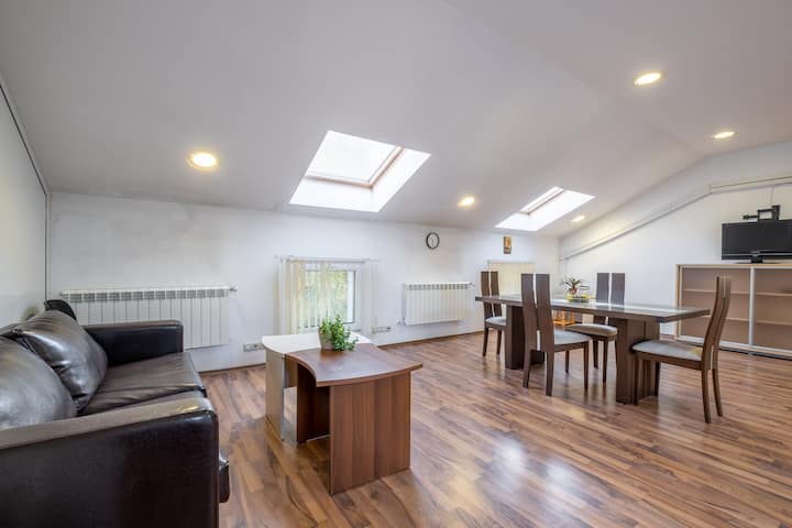 Arc's Spacious 3 Bedroom Apartment - Bulgária