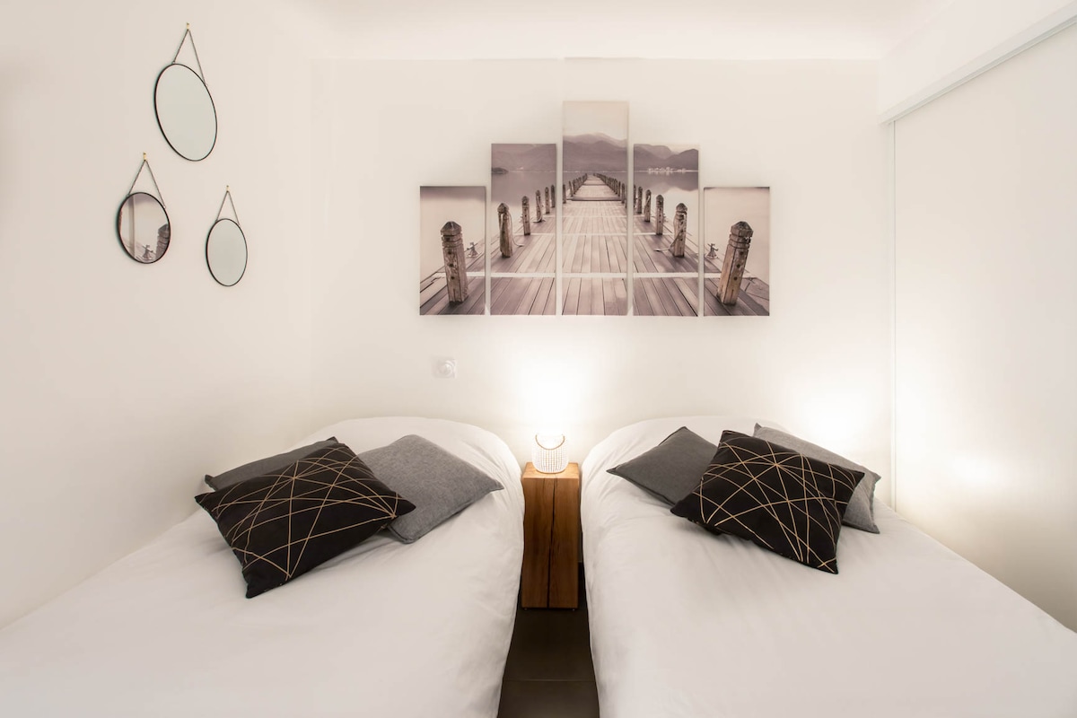 Dvojposteľová izba konvertibilná na manželskú posteľ