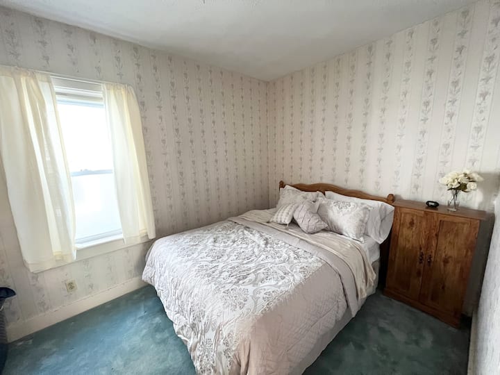 Спална соба бр.1 брачен кревет (широк 150-179 см) 