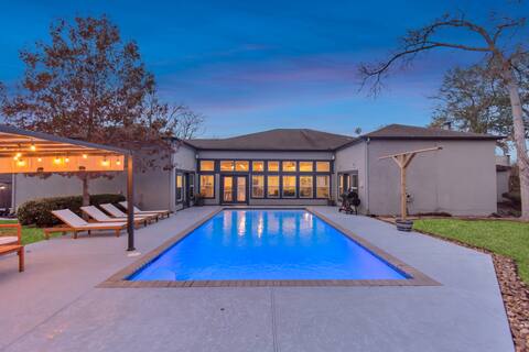 Lakeside Oasis on Golf Course w/ private pool