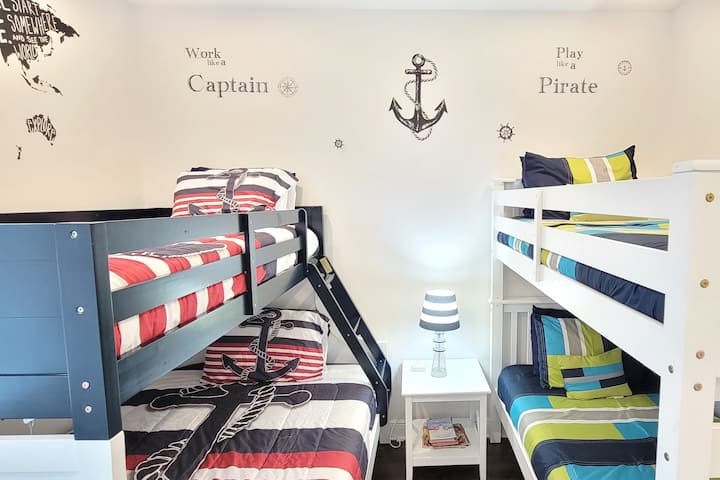 4th BR - 4 Bunk beds • Memory foam • Nautica theme •  (Twin over Queen) (Twin XL over Twin XL) 
