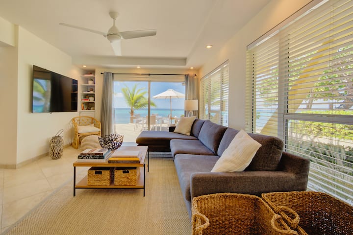 Incredible Beach Front Villa With A Pool&shipwreck - Cayman Islands