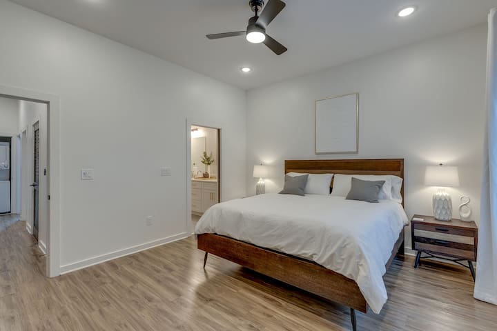 Stylish Townhome with amazing Rooftop