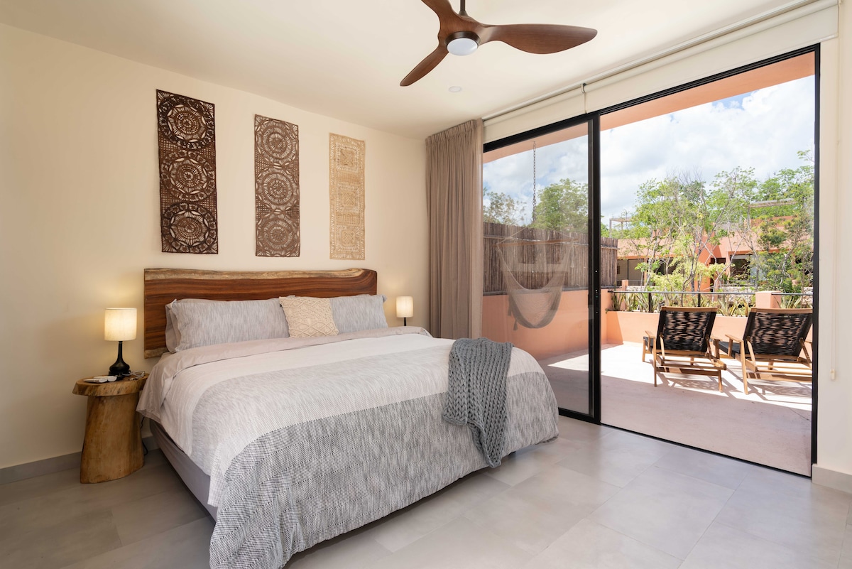 ห้องนอนชั้นบนพร้อมลานบ้าน