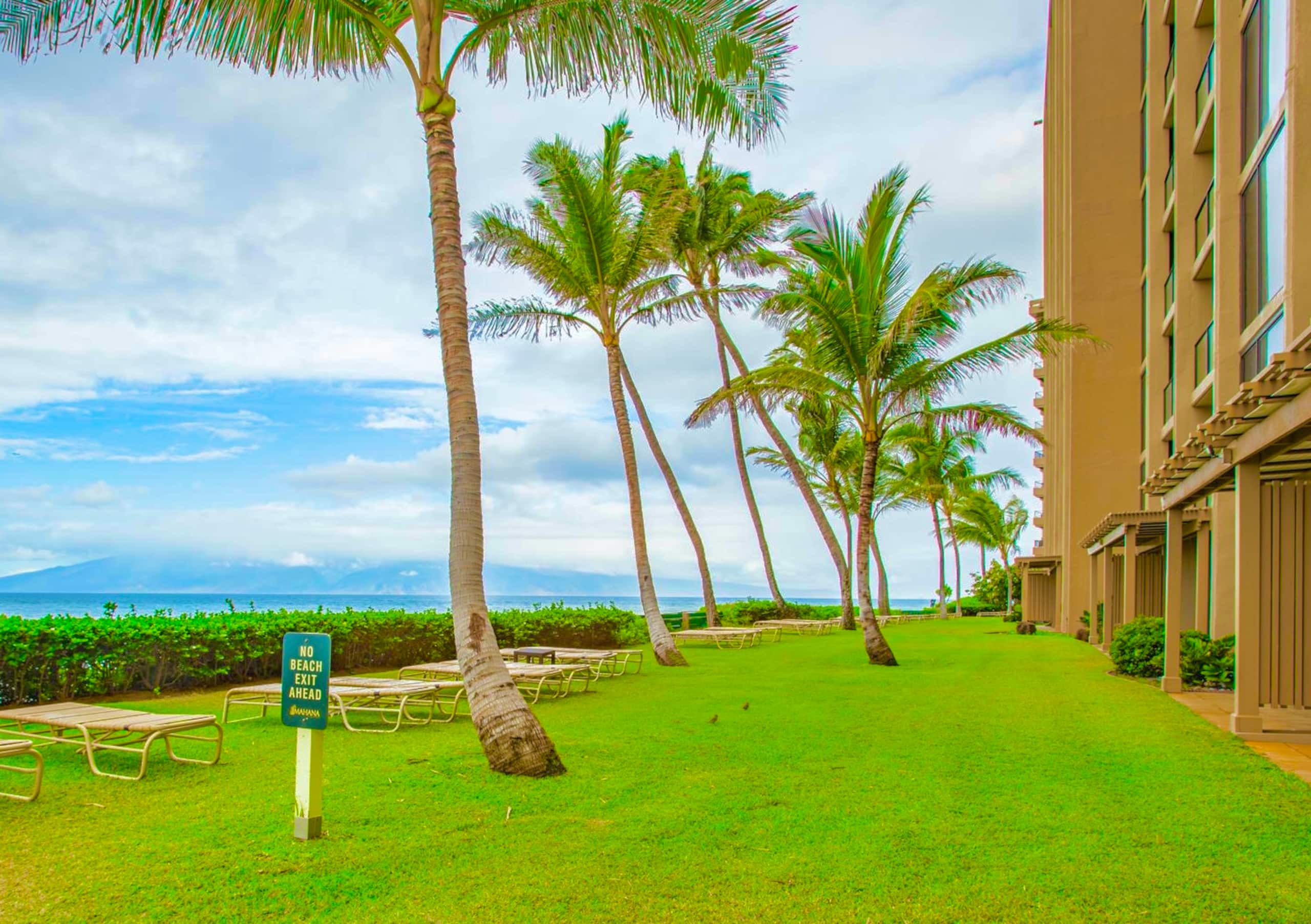Condo in Lahaina · ★4.98 · 1 bedroom · 2 beds · 1 bath - Image 16