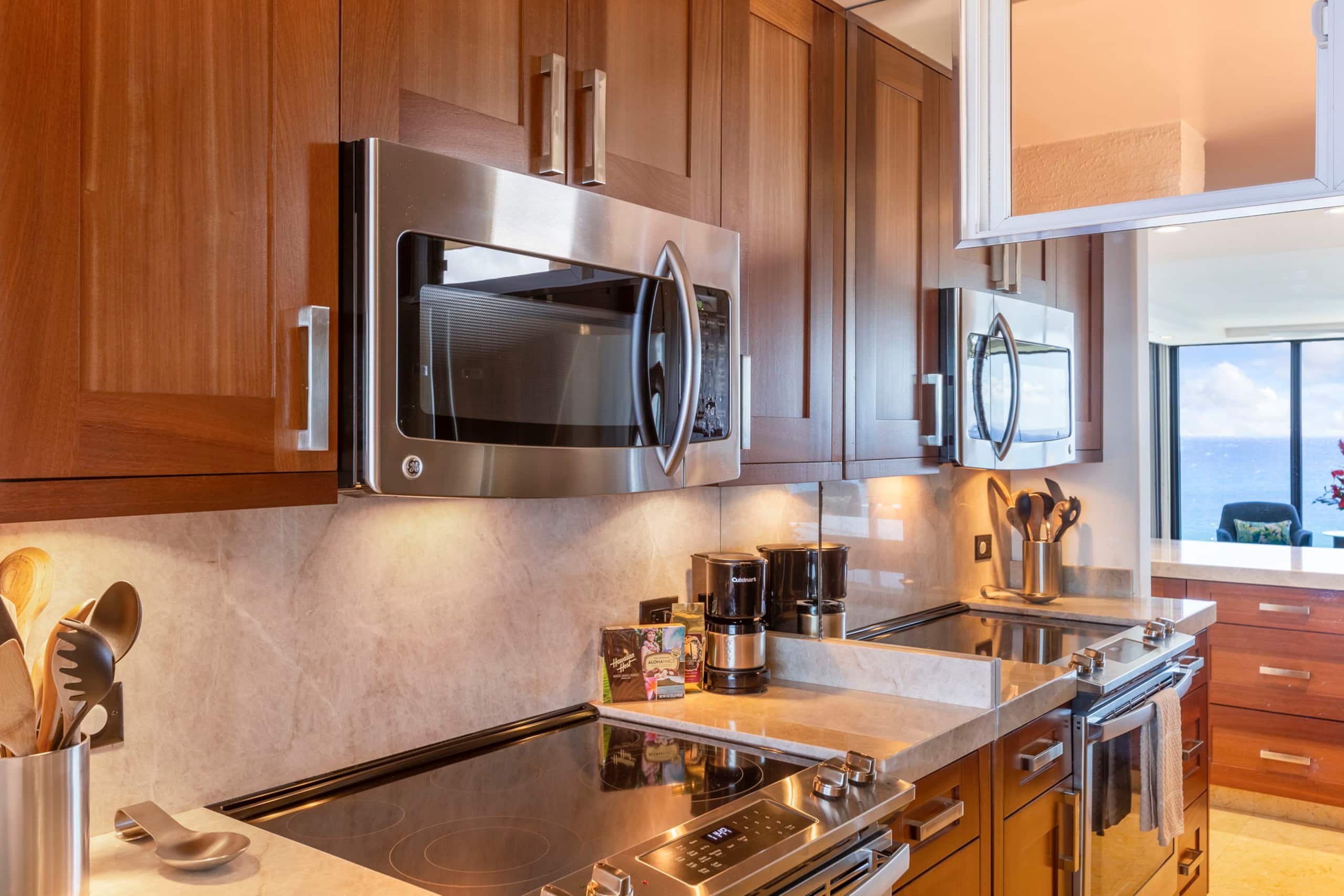 Condo in Lahaina · ★4.98 · 1 bedroom · 2 beds · 1 bath - Image 6