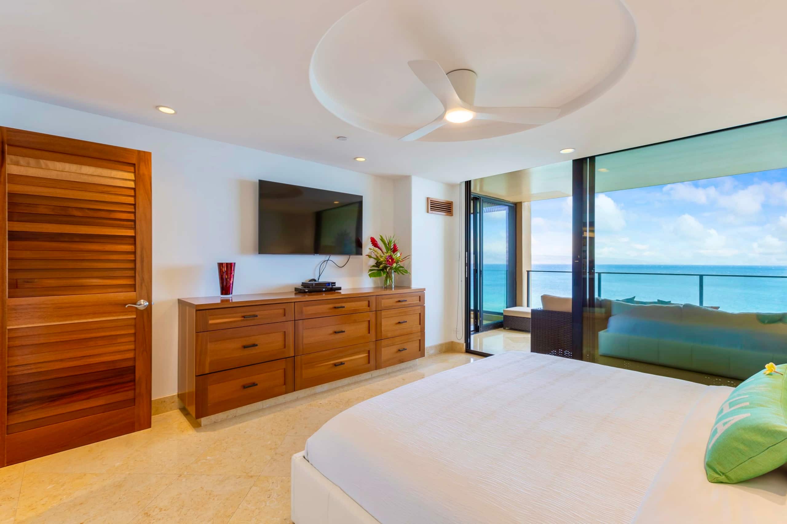 Condo in Lahaina · ★4.98 · 1 bedroom · 2 beds · 1 bath - Image 10