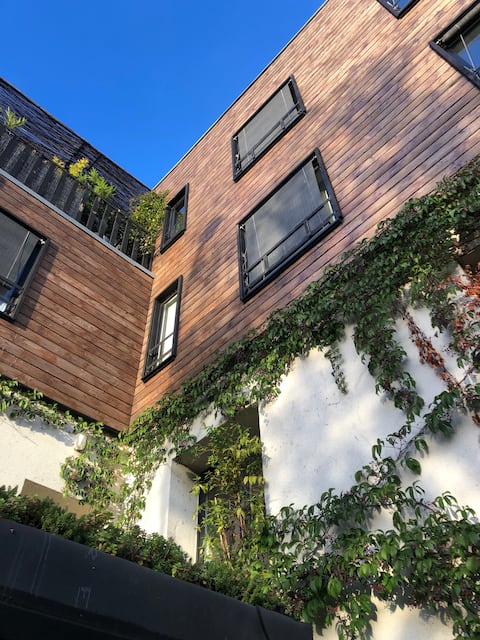 The big house near the metro and the park