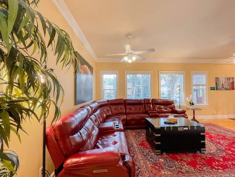 Top Airbnb: Heritage Home in the heart of Old Strathcona in Strathcona