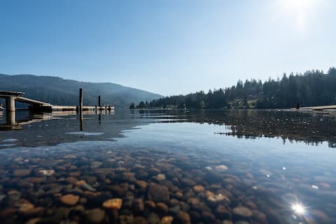 Cheerful and Cozy Cottages on Lake Whatcom