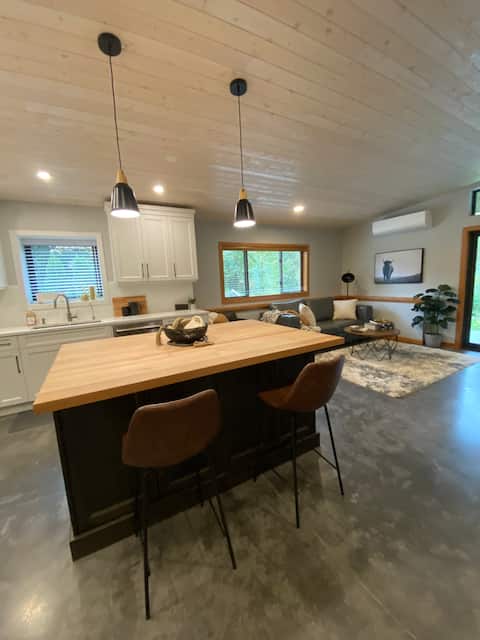 Green Acres Guest House Private 2 Bedroom w/ Patio