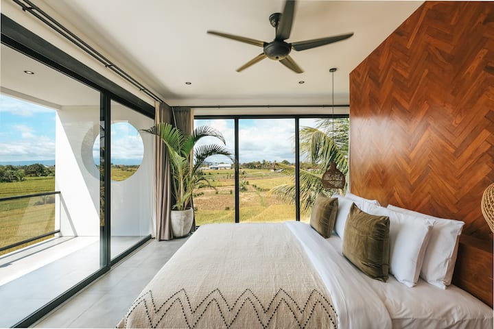 მომხიბლავი საძინებელი ლუქსი ბრინჯის მინდვრის ხედით