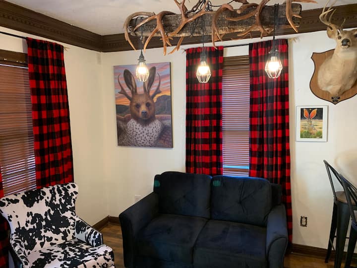 Lbk Lodge… A Rustic Charming Cottage! - Lubbock, TX