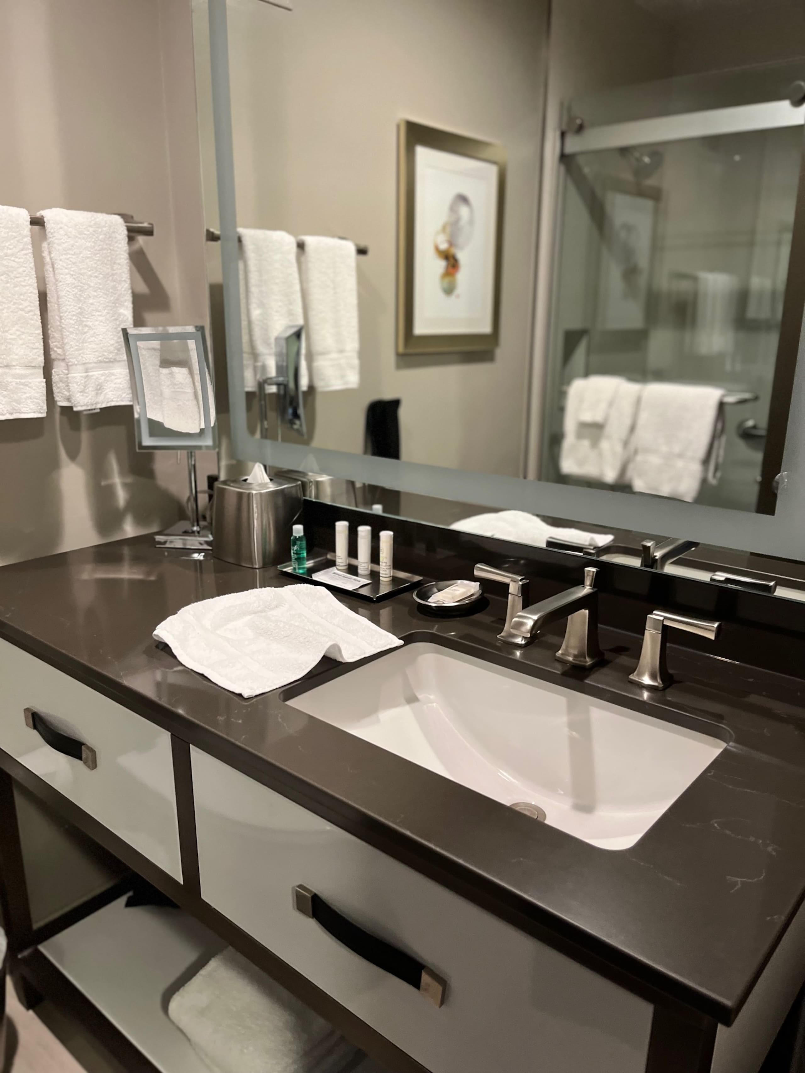 Condo in San Francisco · ★5.0 · 1 bedroom · 2 beds · 1 bath - Image 6
