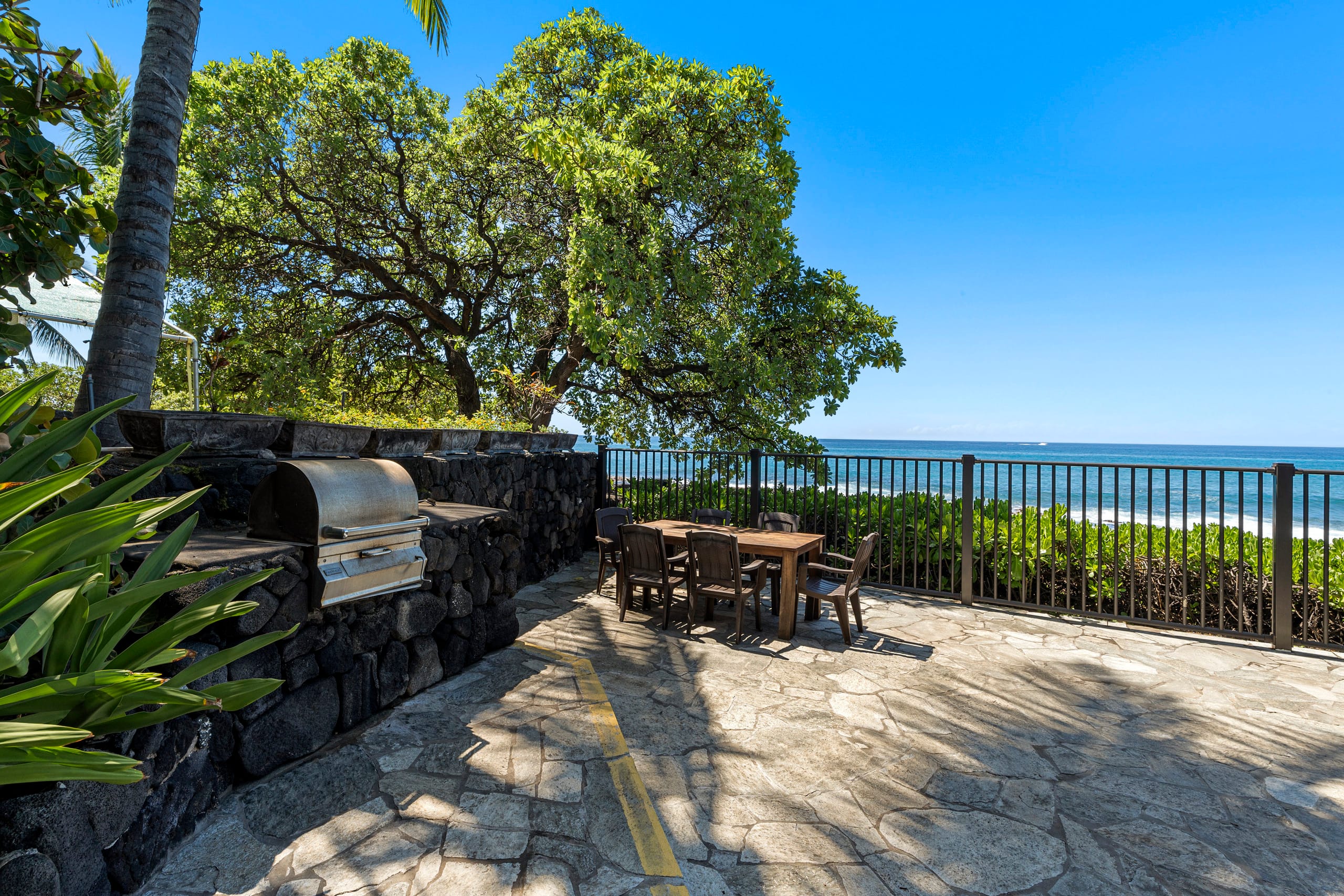 Condo in Kailua-Kona · ★4.98 · 2 bedrooms · 2 beds · 2 baths - Image 39