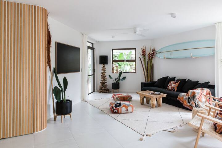 Newly renovated 3 bedroom Beach Bungalow gallery image 5